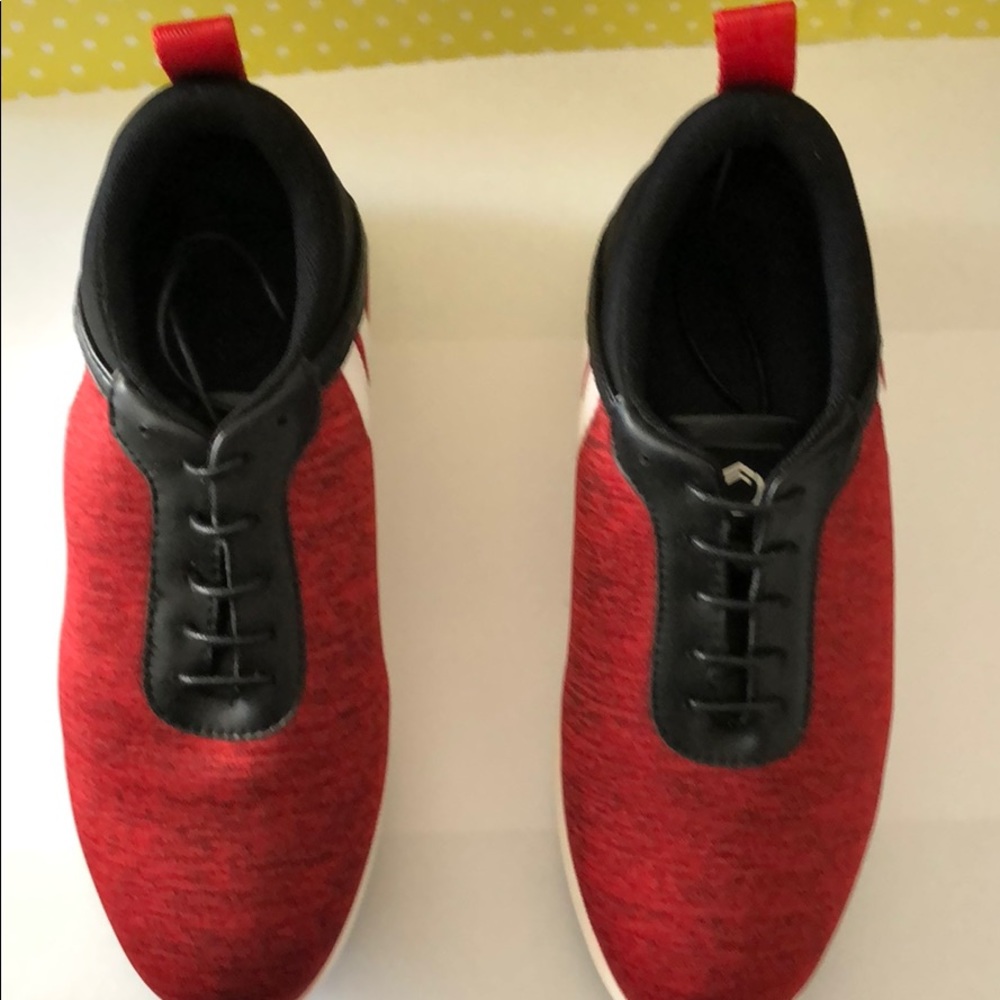 Red Running Shoes Kick 7